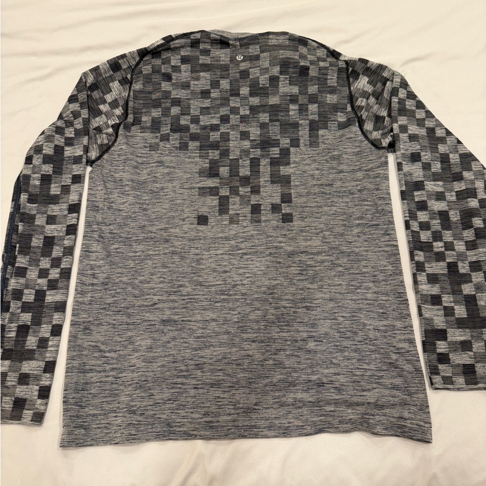 RARE Grey Checkered Lululemon Long Sleeve Shirt - Picture 2 of 2